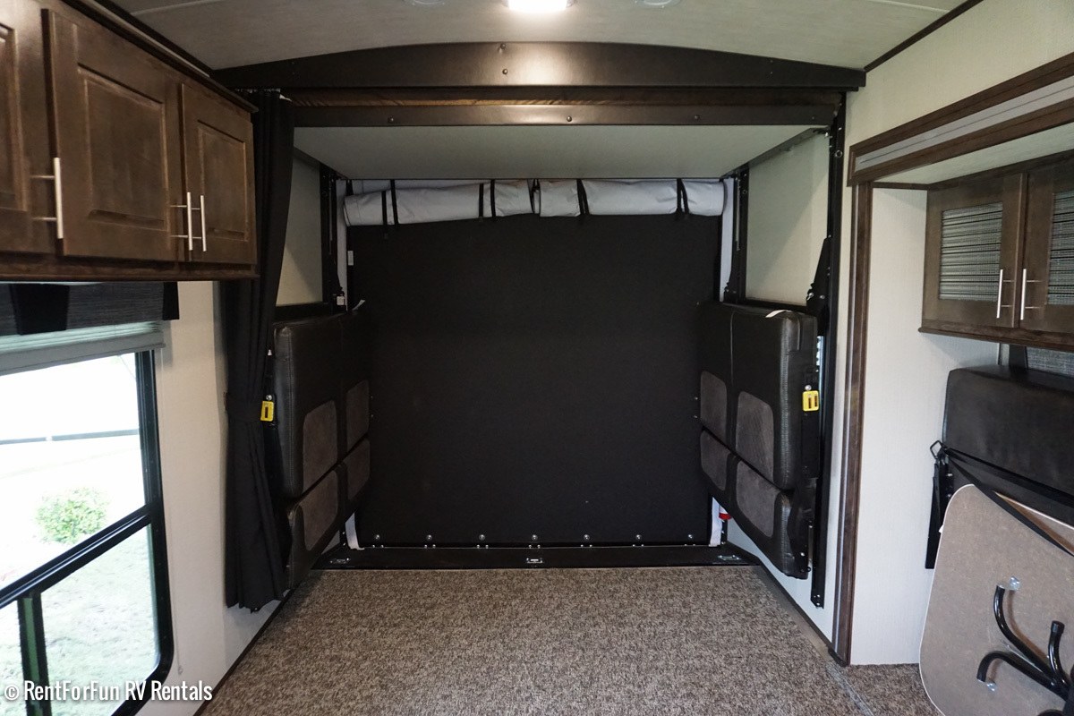 36HeartlandFuel287ToyHaulerRental13