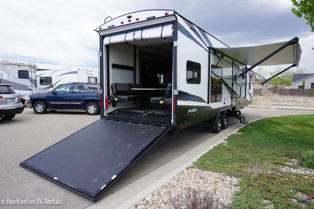 36HeartlandFuel287ToyHaulerRental5