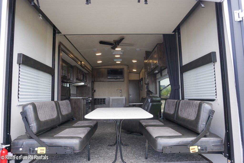 36HeartlandFuel287ToyHaulerRental6