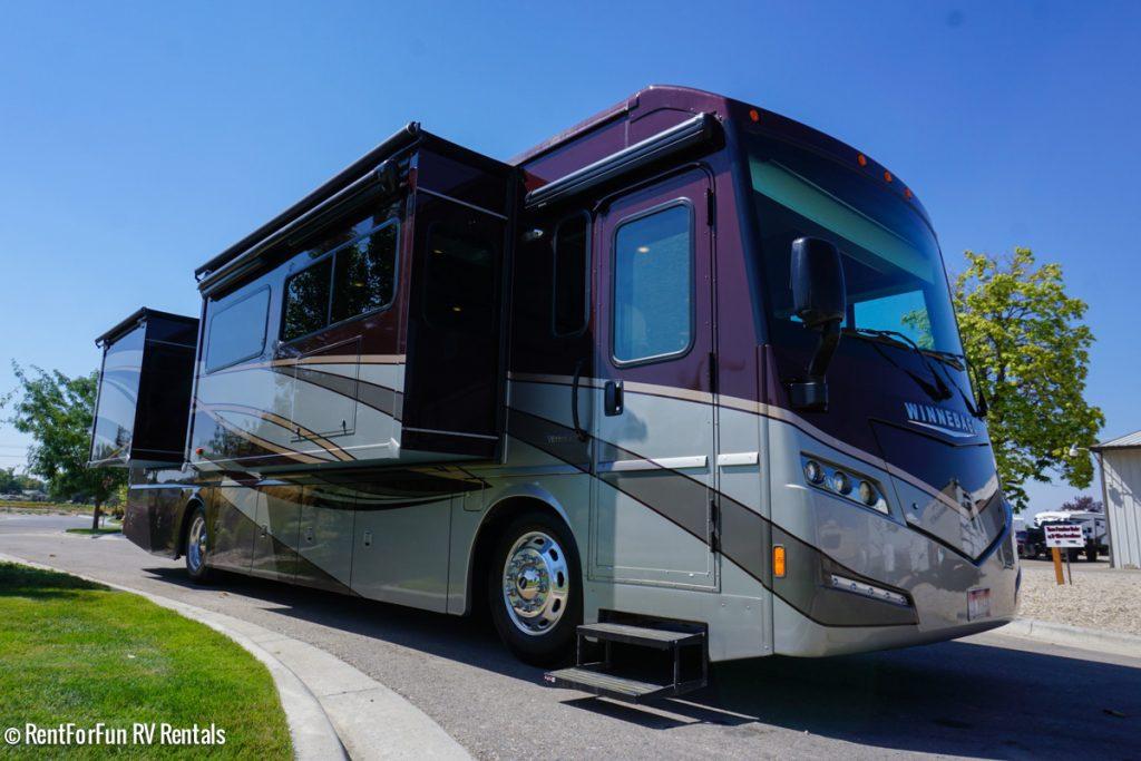 36WinnebagoForzaLuxuryClassARVRental1