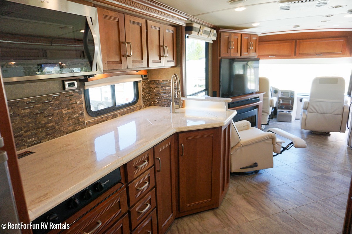 36WinnebagoForzaLuxuryClassARVRental18