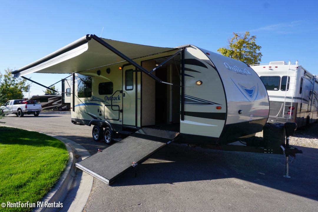 24KeystoneOutback240URSToyHaulerRental2