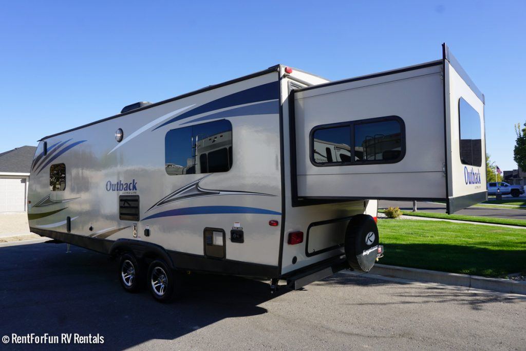 24KeystoneOutback240URSToyHaulerRental3