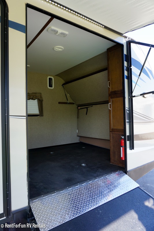 24KeystoneOutback240URSToyHaulerRental6