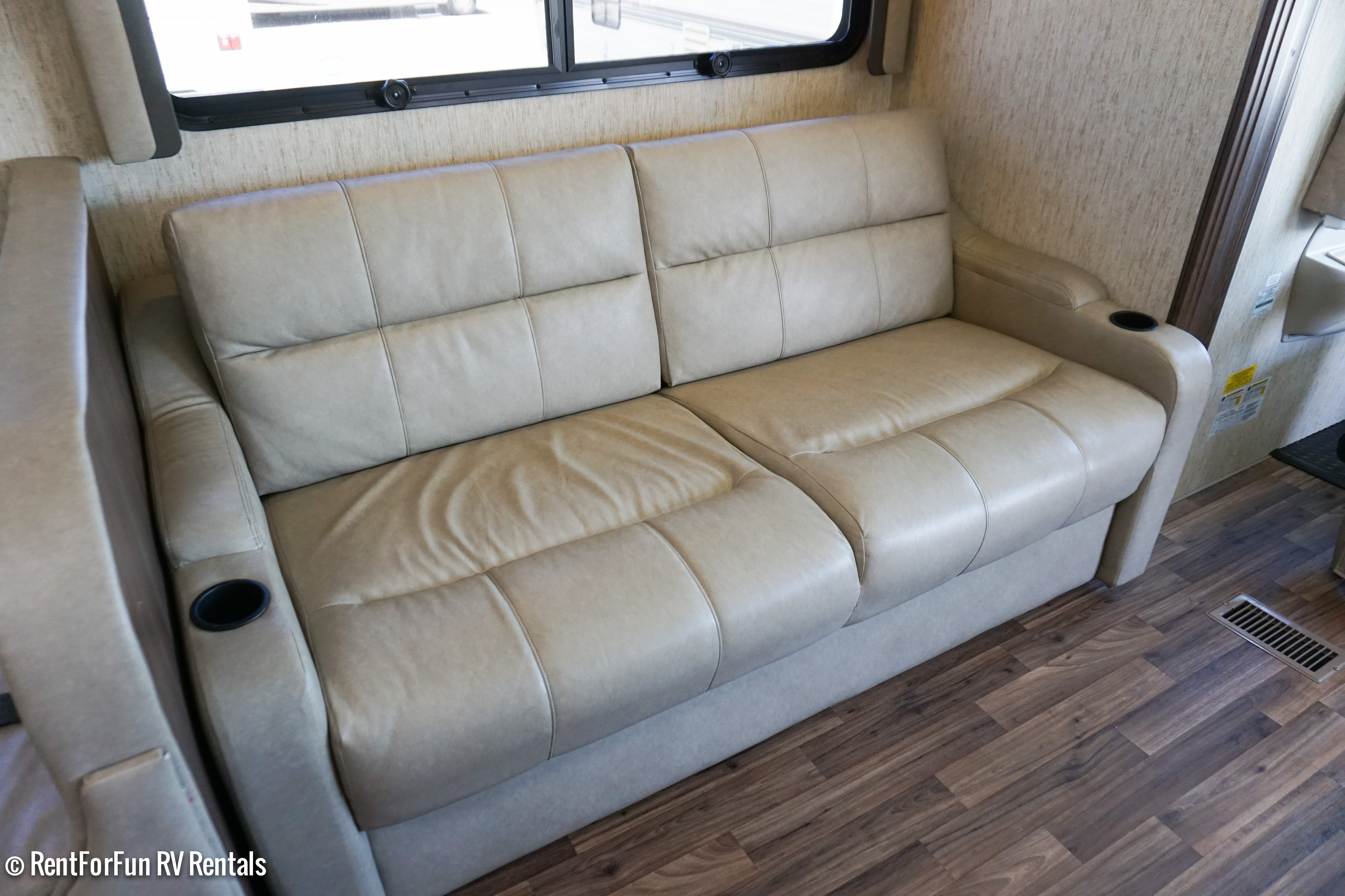 37CoachmenMiradaClassARVRental18