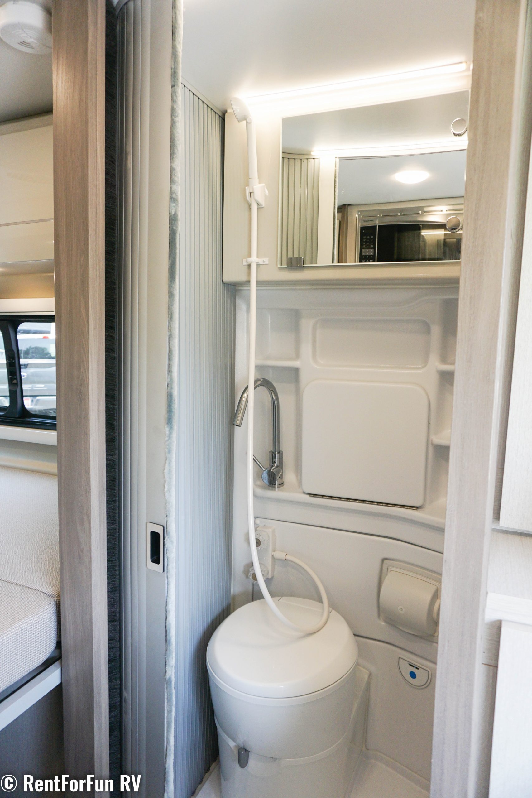 Tolero Rv 21-Tellaro-RV-Rental (18 of 25)